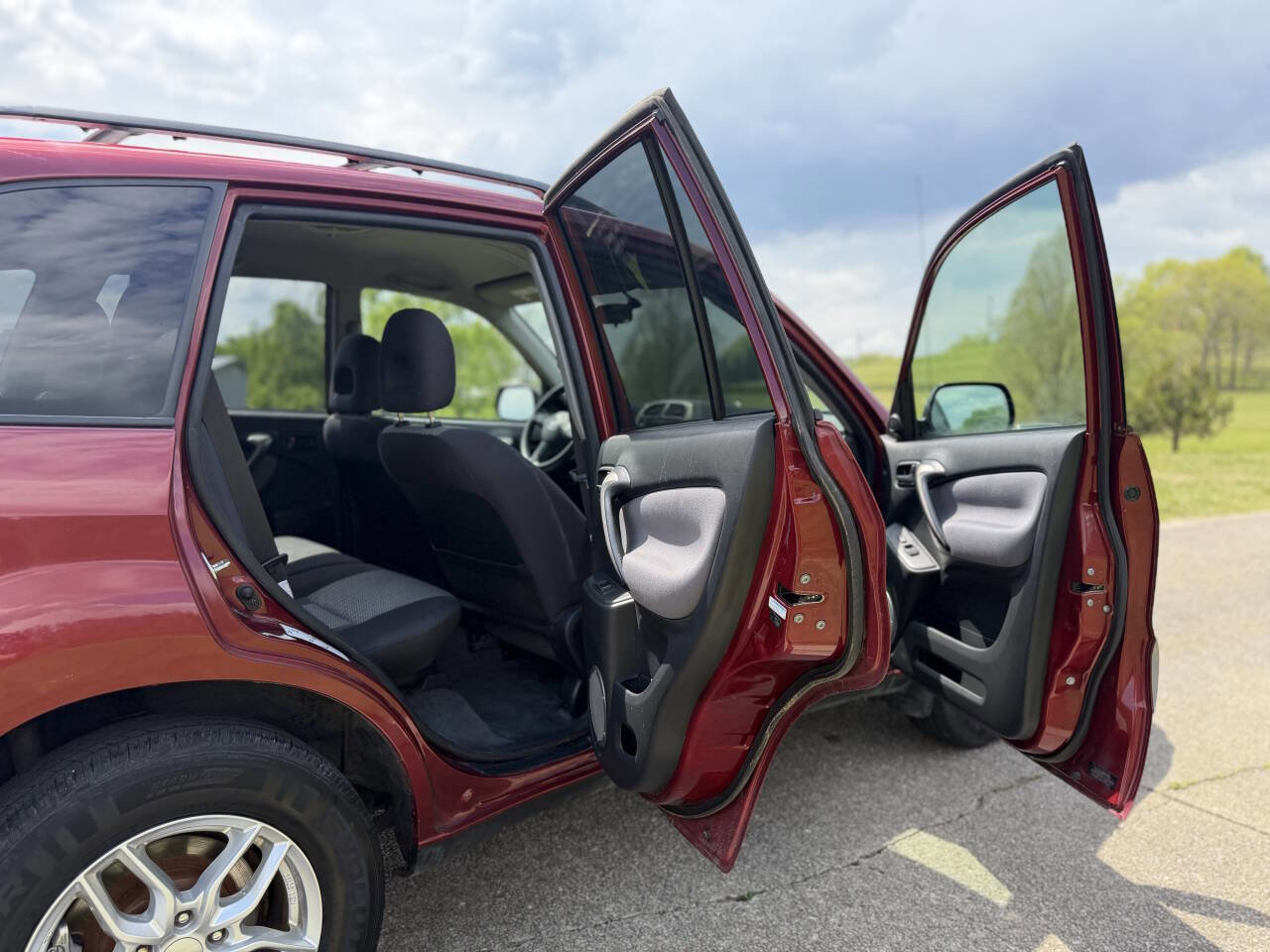 Used 2005 Toyota RAV4 4WD image 9