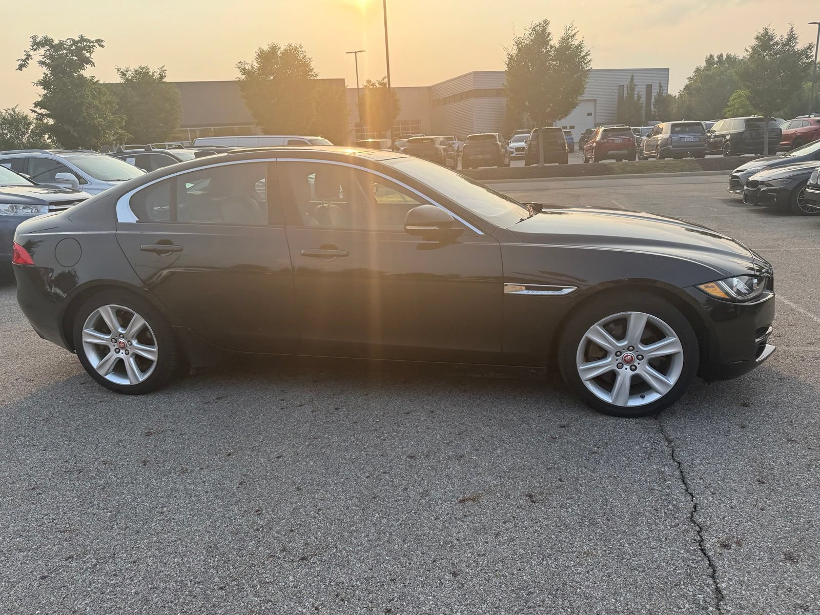Used 2018 Jaguar XE Premium AWD/4WD image 4