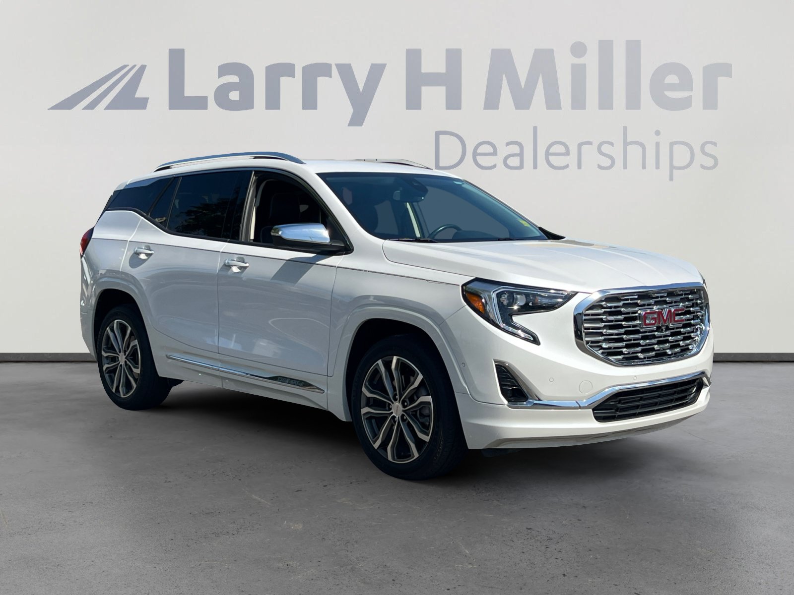 Used 2020 GMC Terrain Denali w/ Denali Premium Package FWD image 7