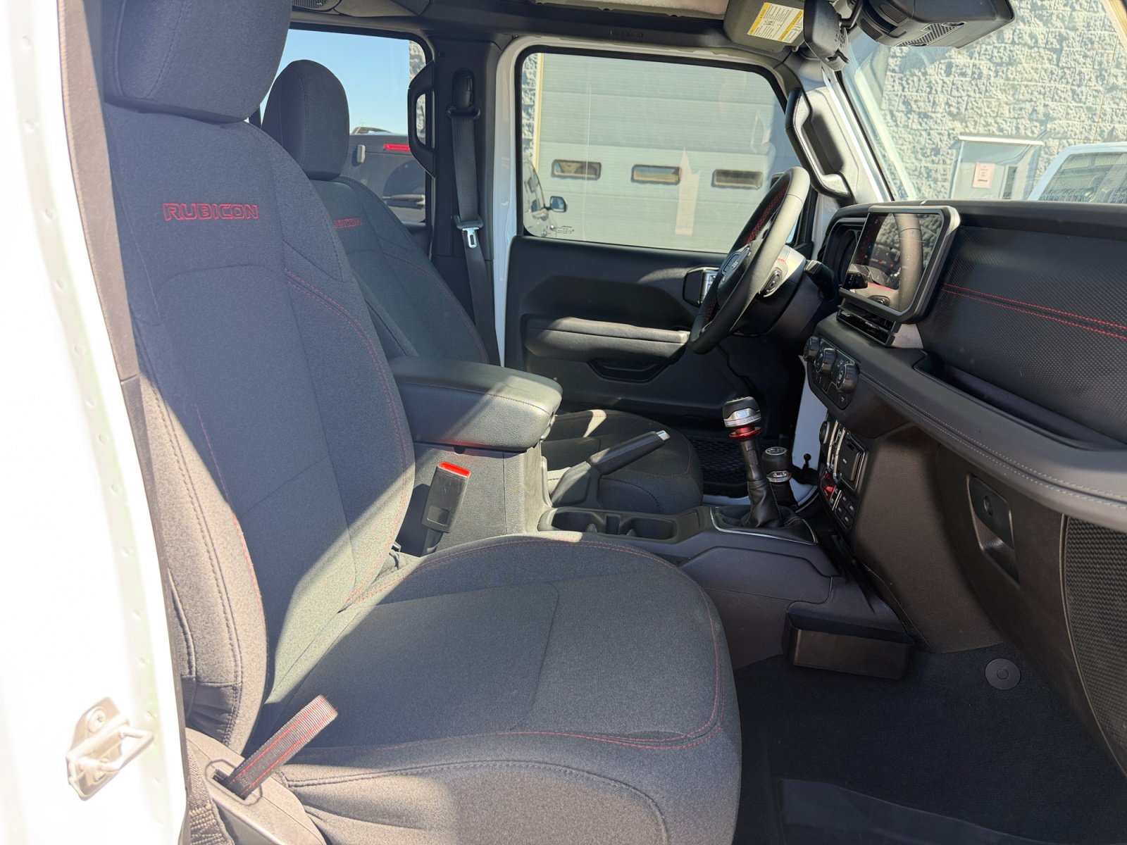 Used 2024 Jeep Wrangler Unlimited Rubicon AWD/4WD image 31
