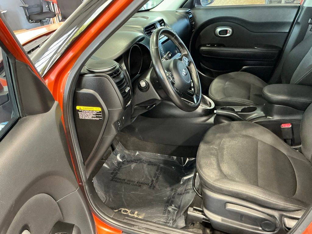 Used 2018 Kia Soul + image 3