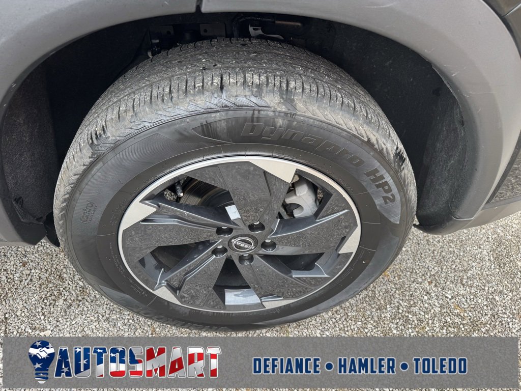 Used 2025 Nissan Rogue SV image 38