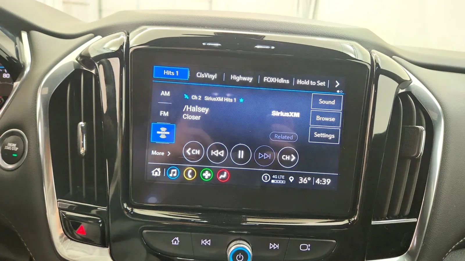 Used 2023 Chevrolet Traverse LT image 36