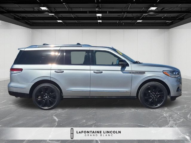 Used 2023 Lincoln Navigator Reserve AWD/4WD image 6