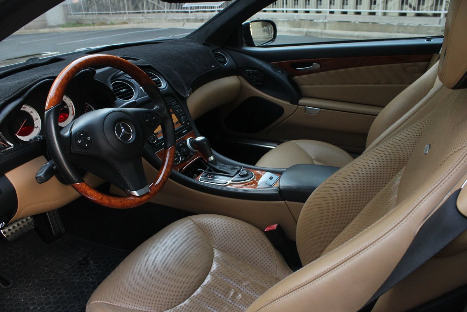 Used 2011 Mercedes-Benz SL 550 image 15