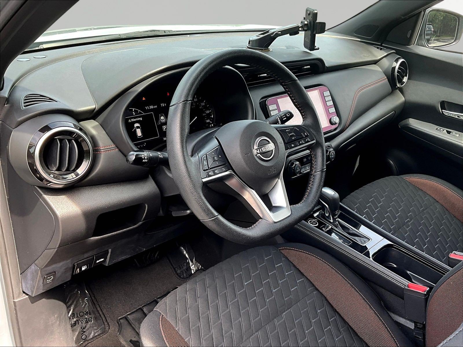 Used 2022 Nissan Kicks SR w/ Interior Electronics Package FWD image 17