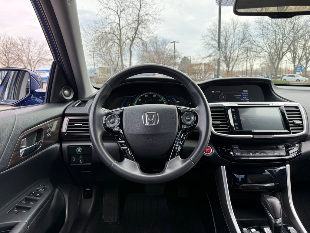 Used 2017 Honda Accord EX-L image 2