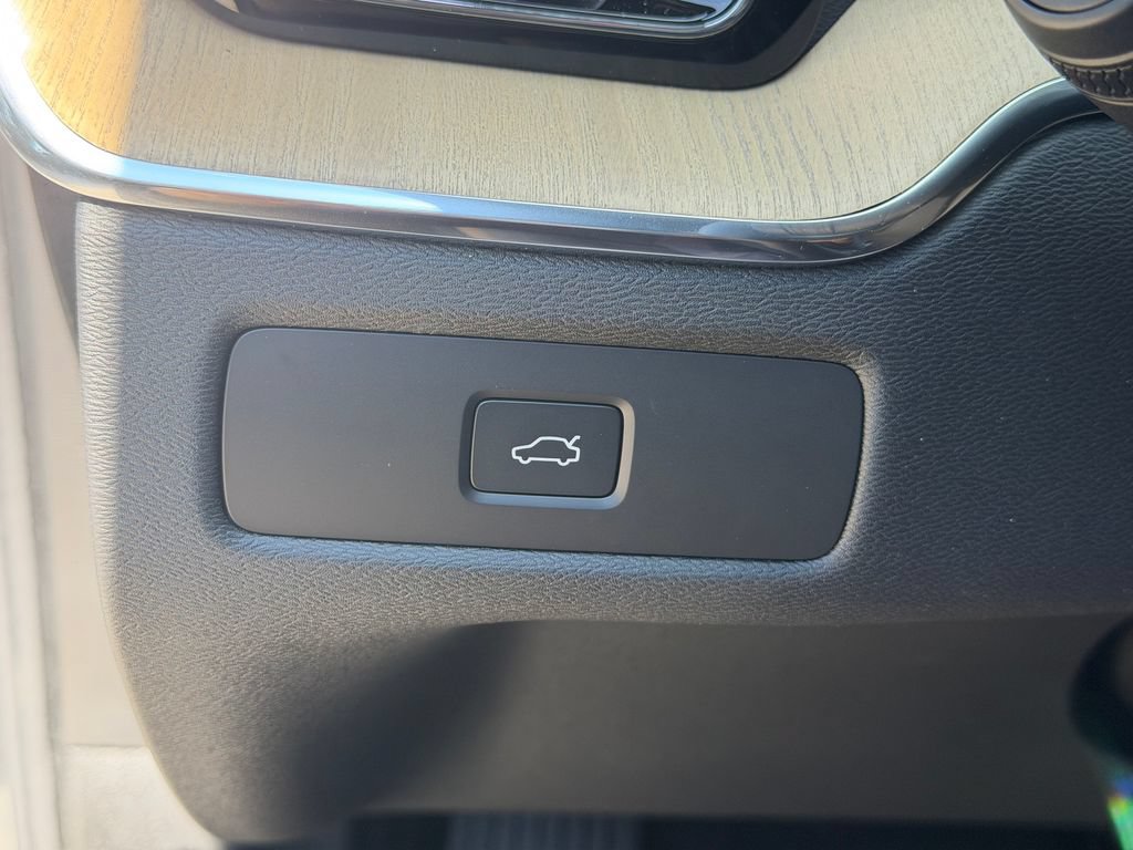 New 2026 Volvo XC60 B5 Core w/ Climate Package AWD/4WD image 30