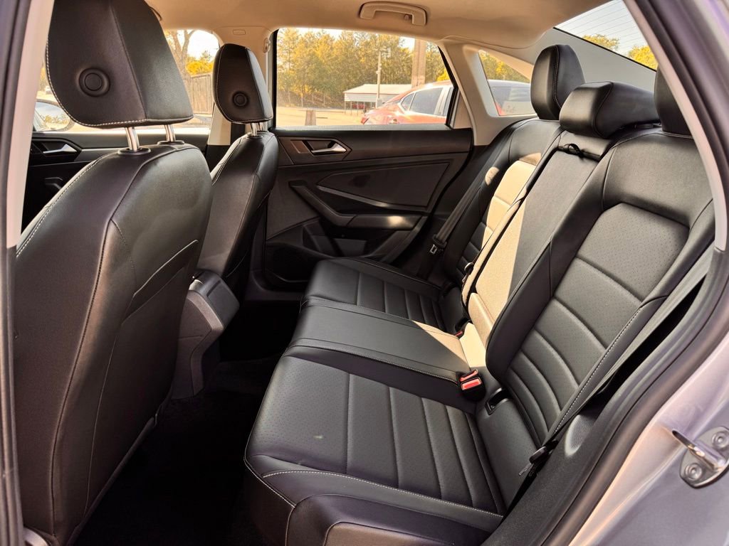 Used 2024 Volkswagen Jetta SE FWD image 16