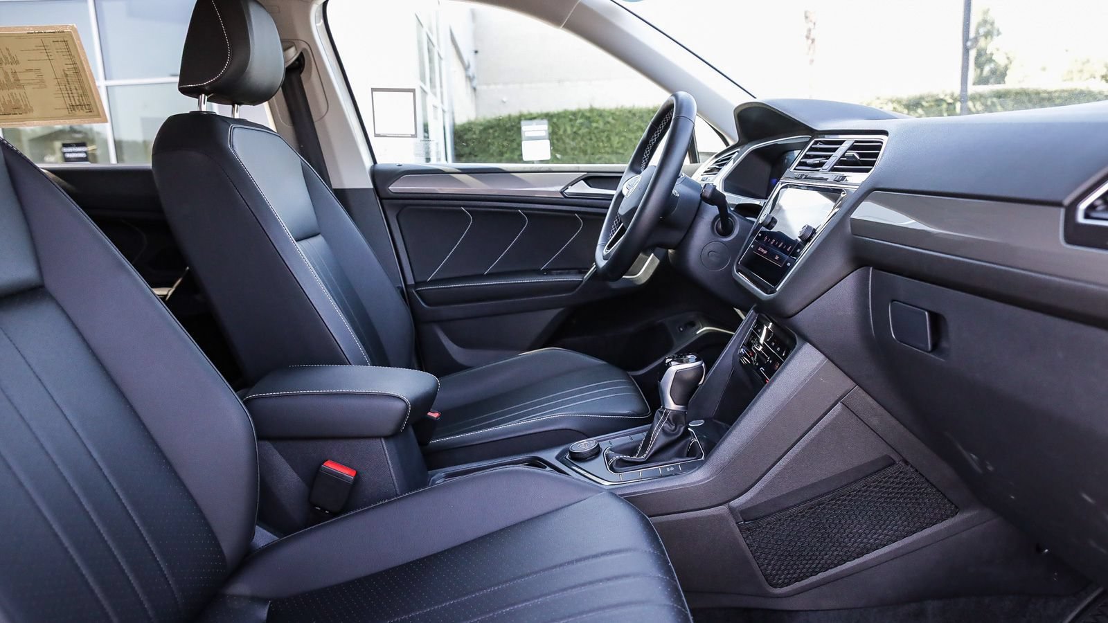 Used 2024 Volkswagen Tiguan SE AWD/4WD image 18