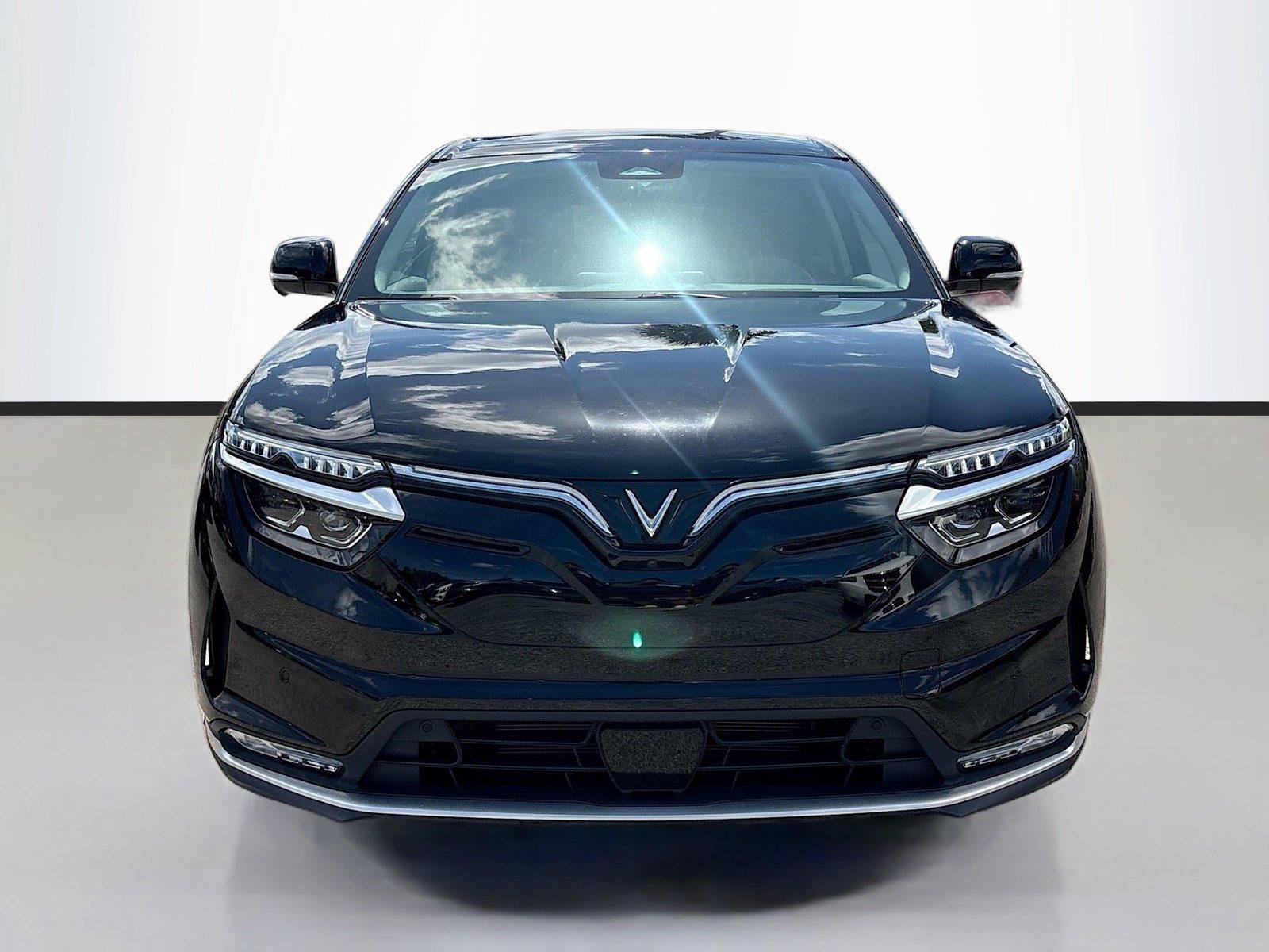 New 2025 VinFast VF 8 Eco AWD/4WD image 2