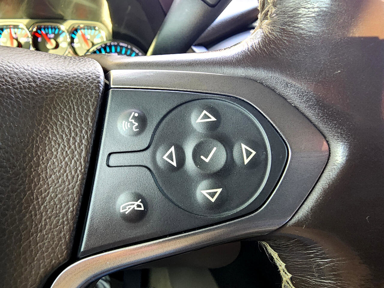 Used 2018 Chevrolet Suburban Premier image 29