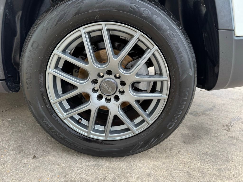 Used 2014 Jeep Cherokee Sport image 9