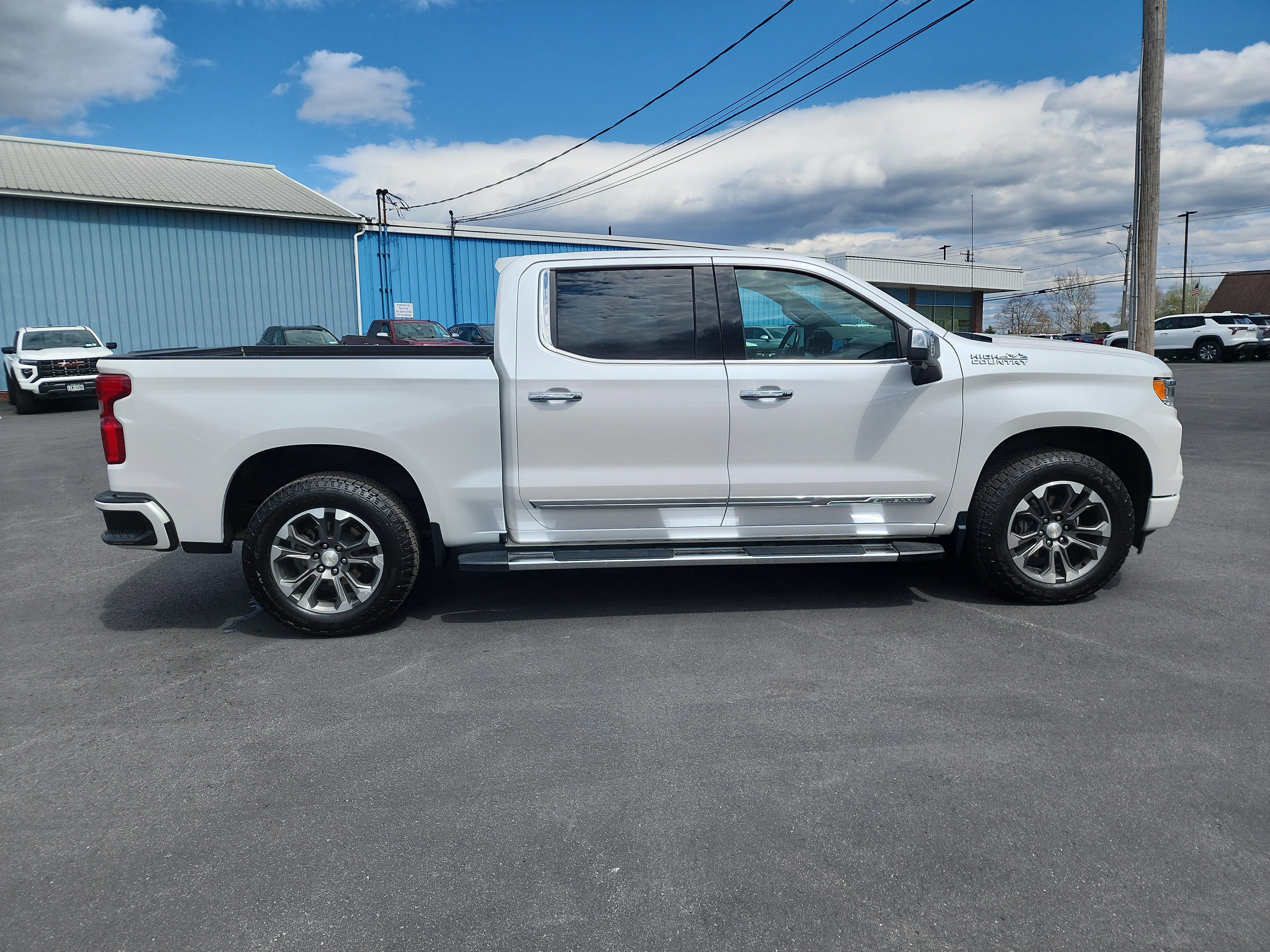 Certified 2023 Chevrolet Silverado 1500 High Country w/ Technology Package AWD/4WD image 9