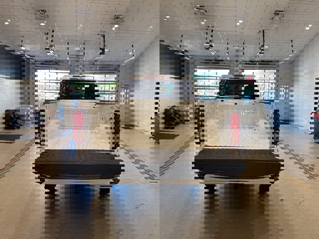 New 2025 GMC Sierra 1500 Elevation image 16