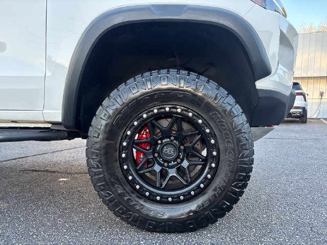 Used 2024 Chevrolet Colorado ZR2 w/ ZR2 Convenience Package III AWD/4WD image 9