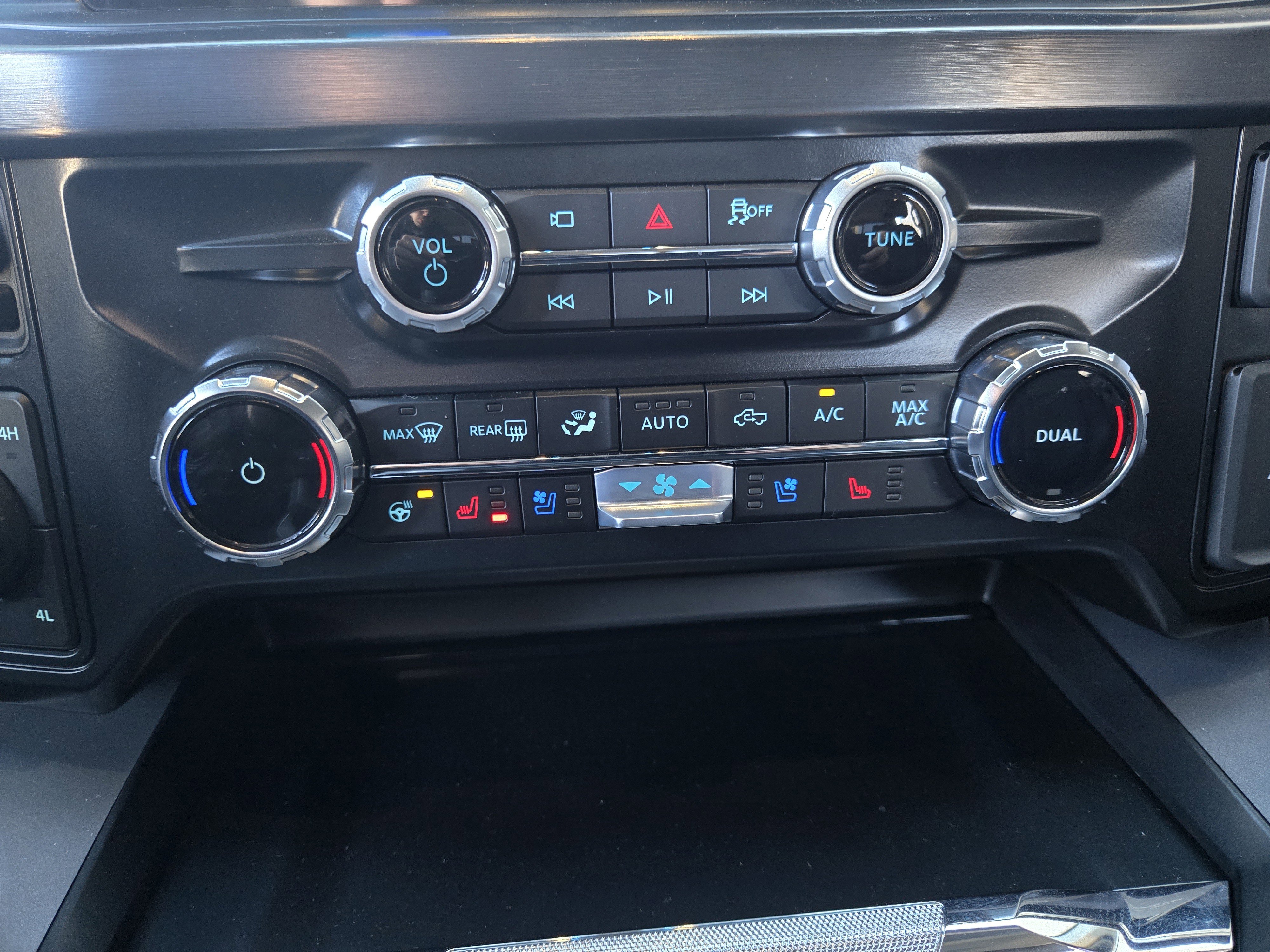 Used 2025 Ford F350 Lariat w/ Chrome Package image 14