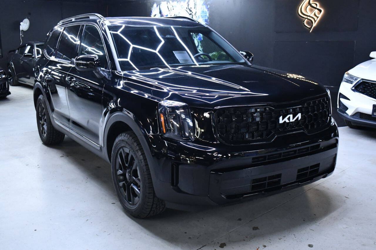 Used 2025 Kia Telluride AWD image 2