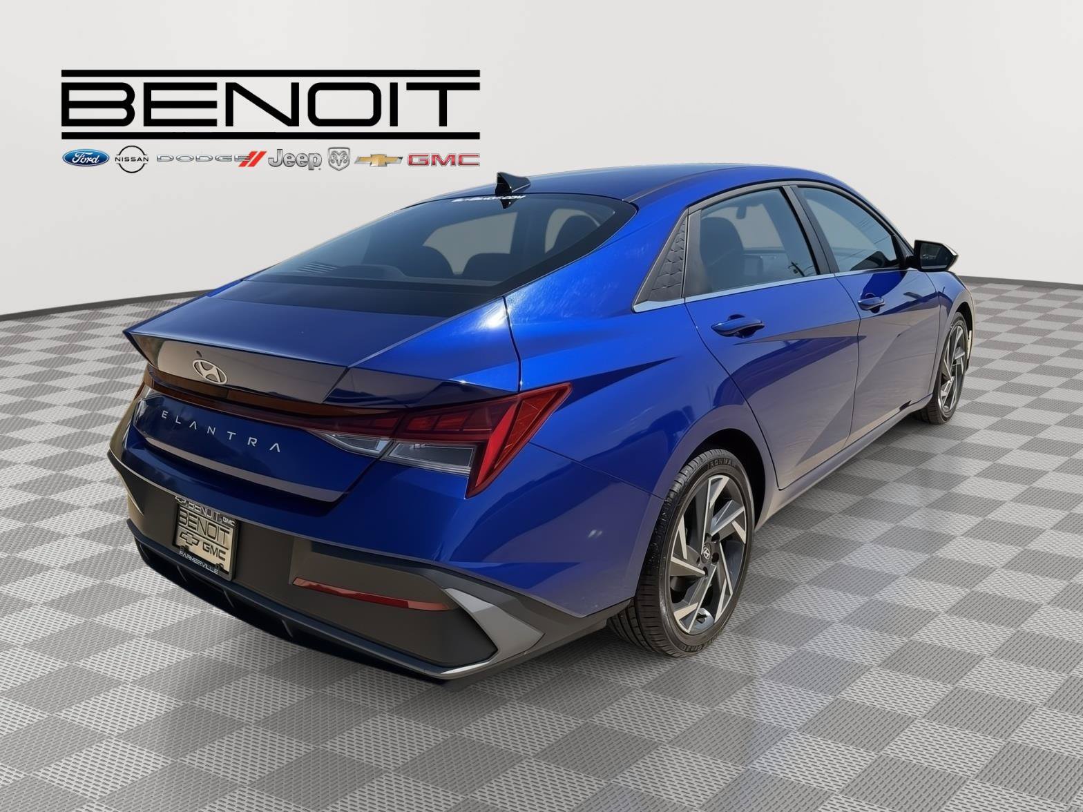 Used 2025 Hyundai Elantra SEL FWD image 5