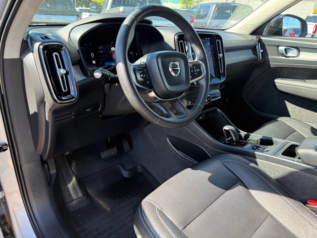 Used 2024 Volvo XC40 B5 Core AWD/4WD image 23