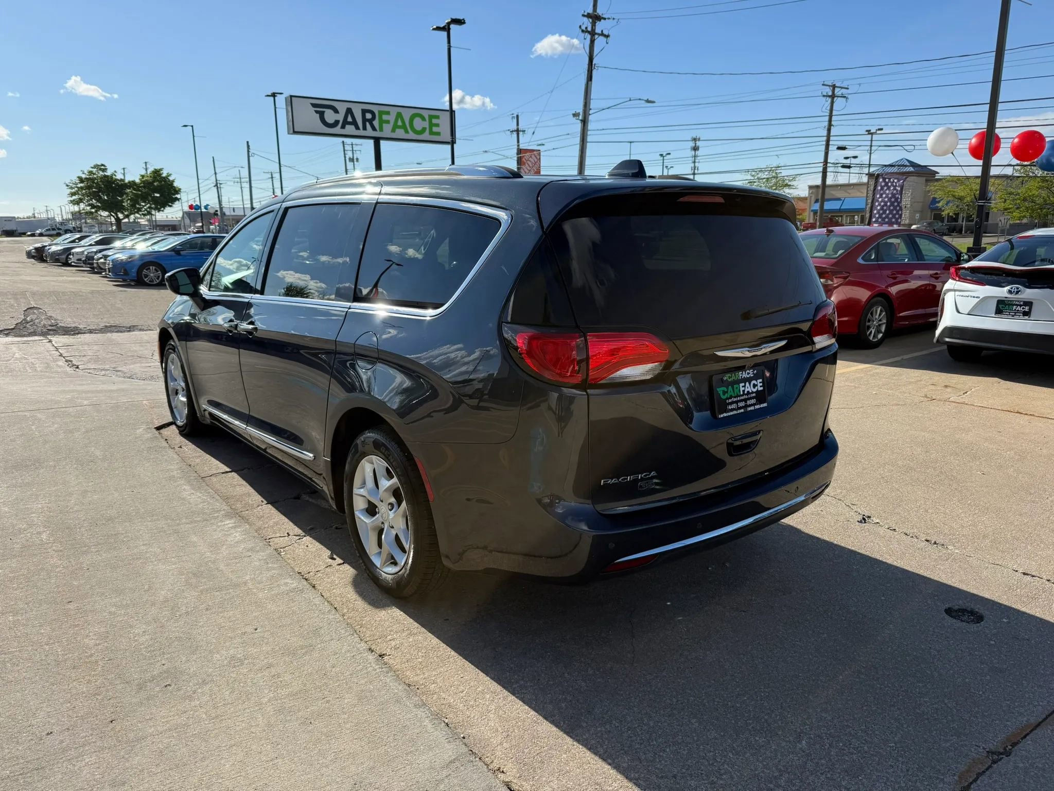 Used 2020 Chrysler Pacifica Touring-L FWD image 9