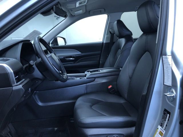 Used 2025 Toyota Grand Highlander AWD image 19