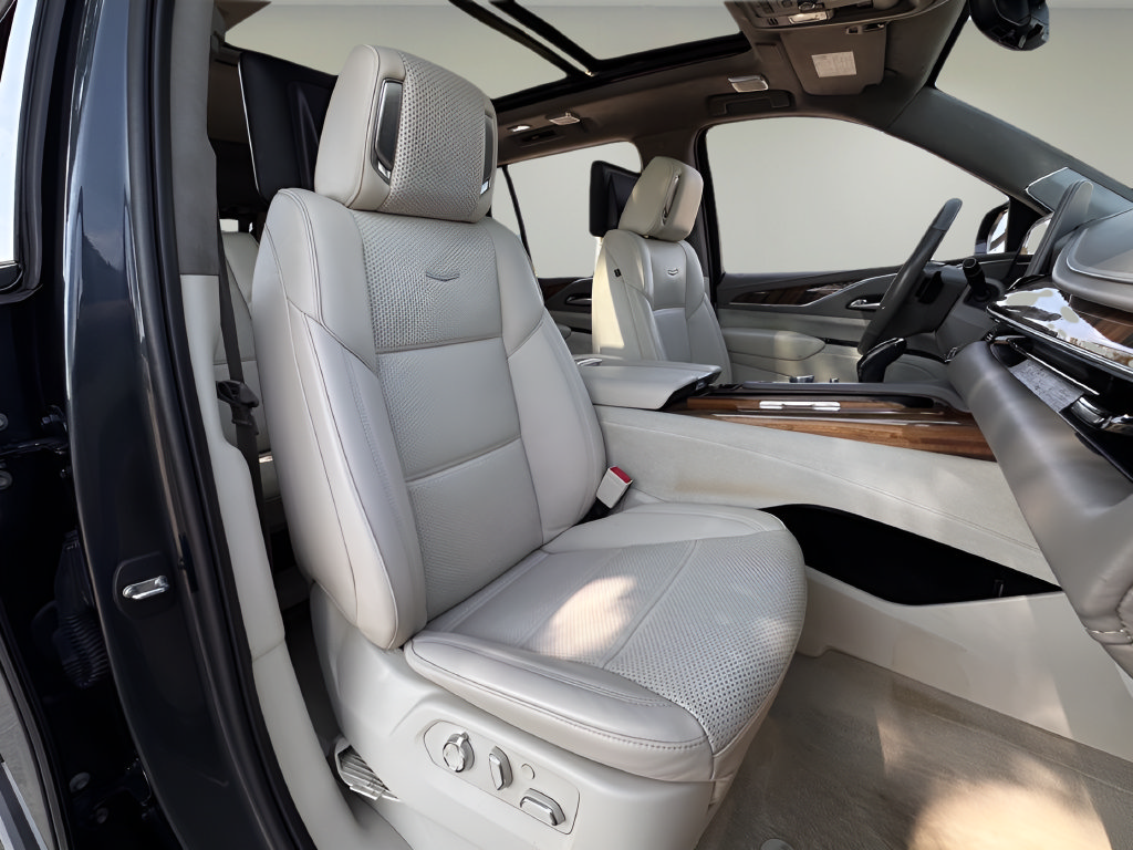 Used 2021 Cadillac Escalade Premium Luxury Platinum AWD/4WD image 23