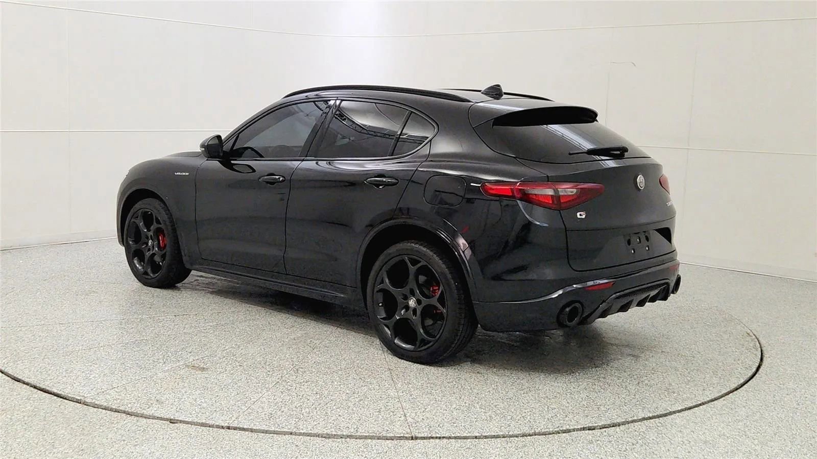 Used 2022 Alfa Romeo Stelvio Veloce AWD/4WD image 5