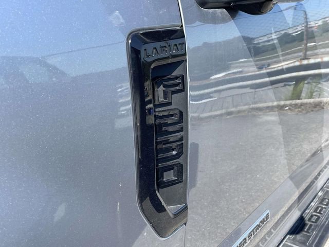 Used 2022 Ford F250 Lariat w/ Black Appearance Package image 8