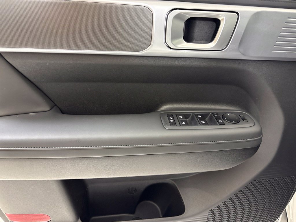 Used 2025 Hyundai Santa Fe SEL FWD image 17