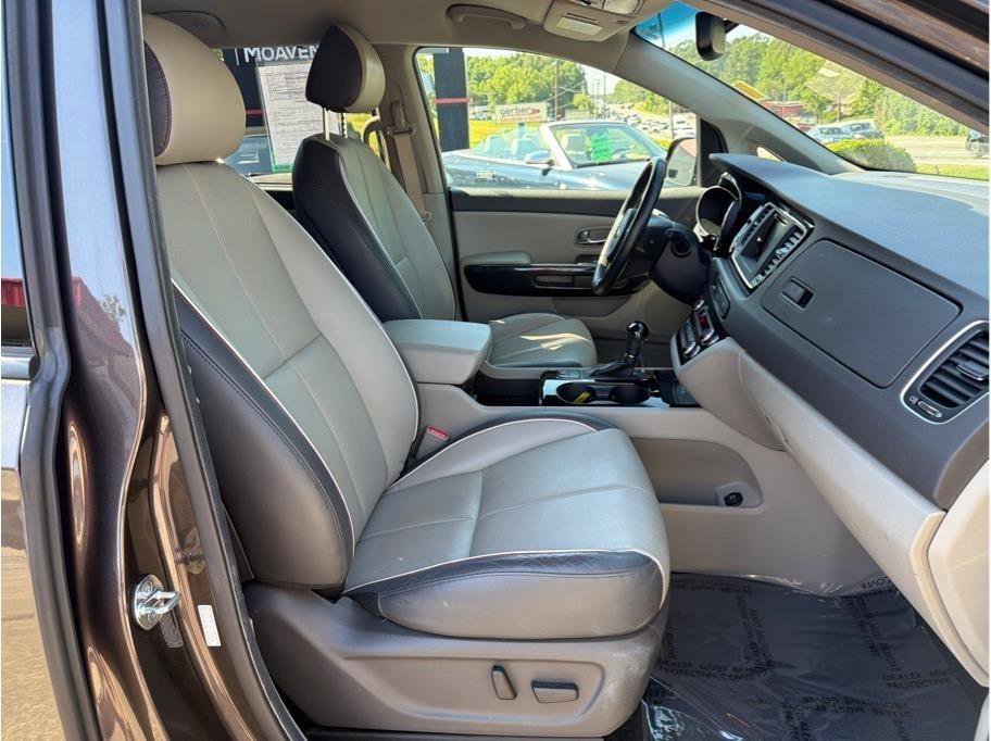 Used 2016 Kia Sedona EX FWD image 12