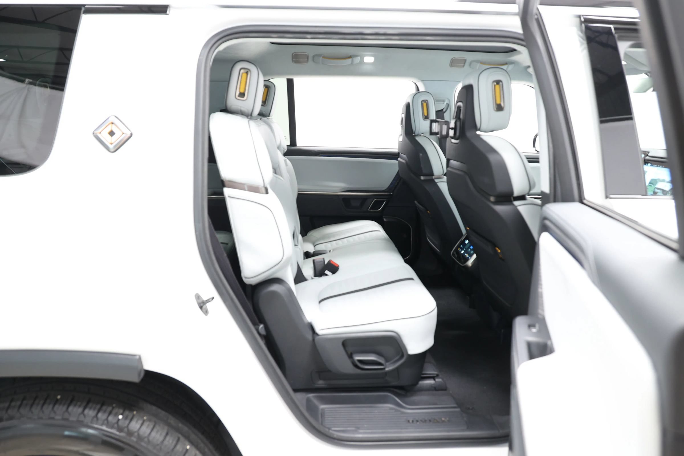 Used 2024 Rivian R1S Adventure Quad AWD/4WD image 84