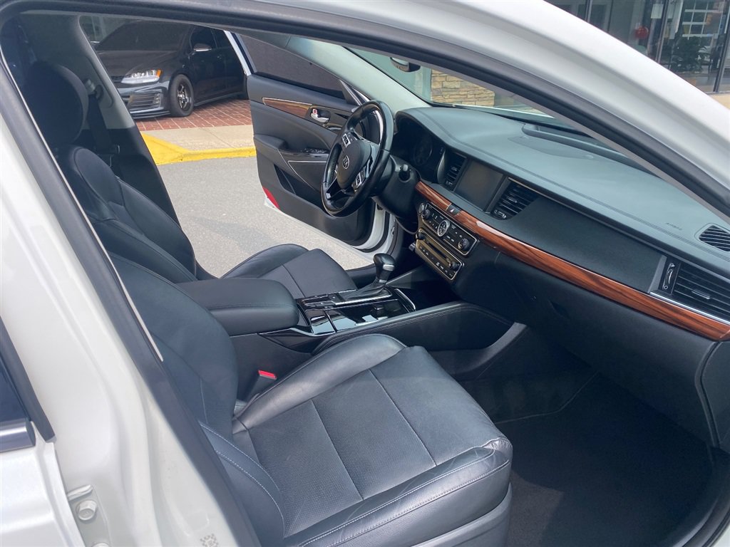 Used 2017 Kia Cadenza Premium w/ Luxury Package FWD image 13