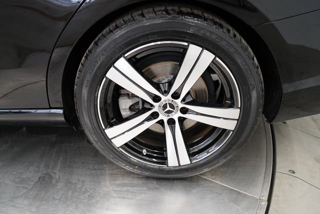 Used 2025 Mercedes-Benz C 300 4MATIC Sedan image 38