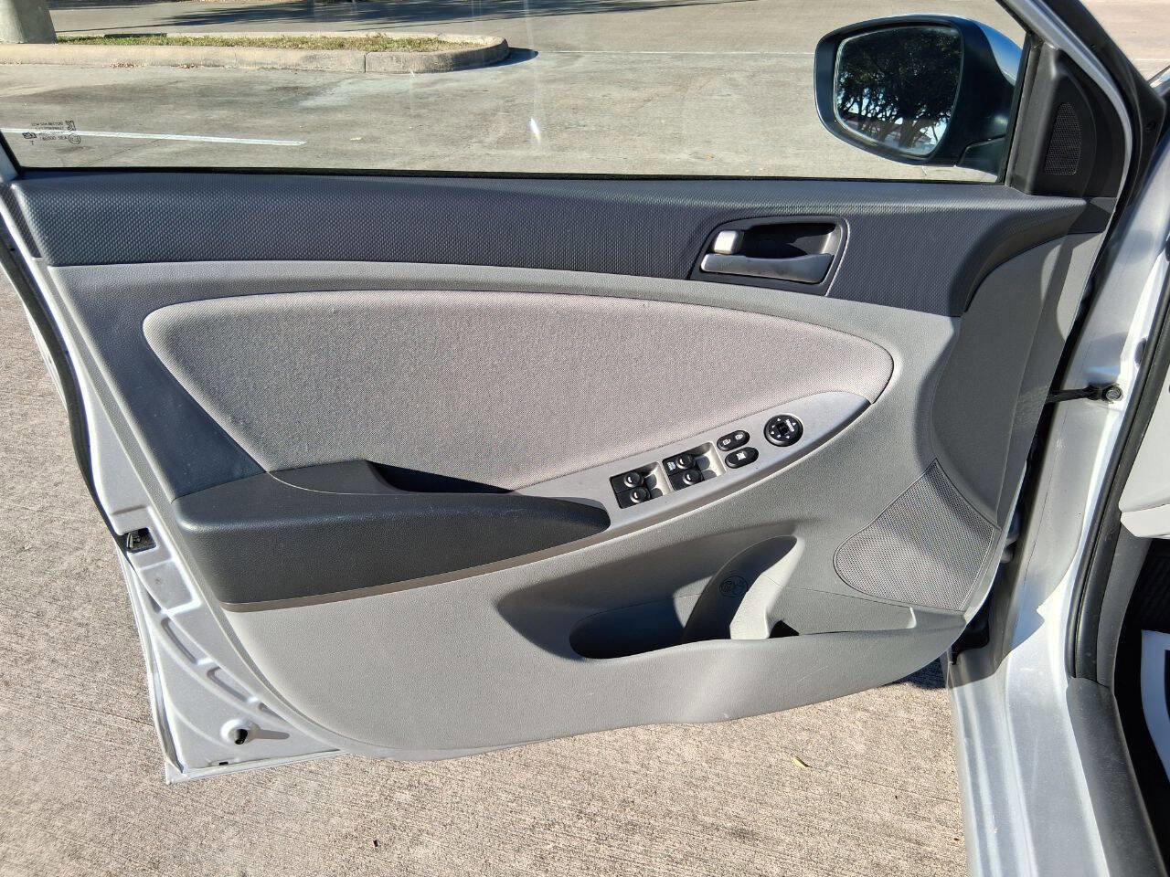 Used 2017 Hyundai Accent SE image 27