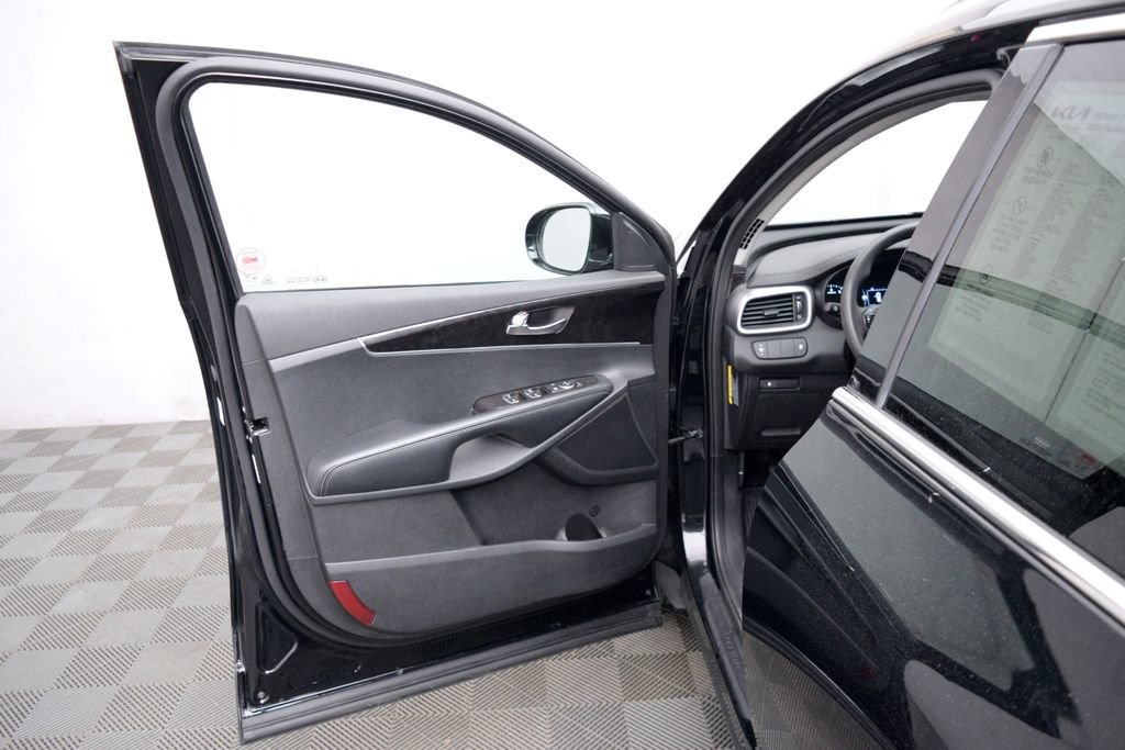 Used 2016 Kia Sorento LX image 9