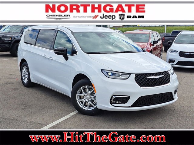 New 2026 Chrysler Pacifica Select