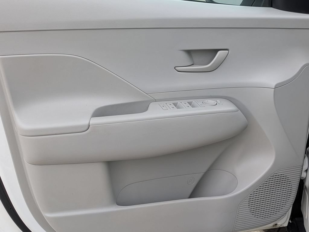Used 2025 Hyundai Kona SEL FWD image 16
