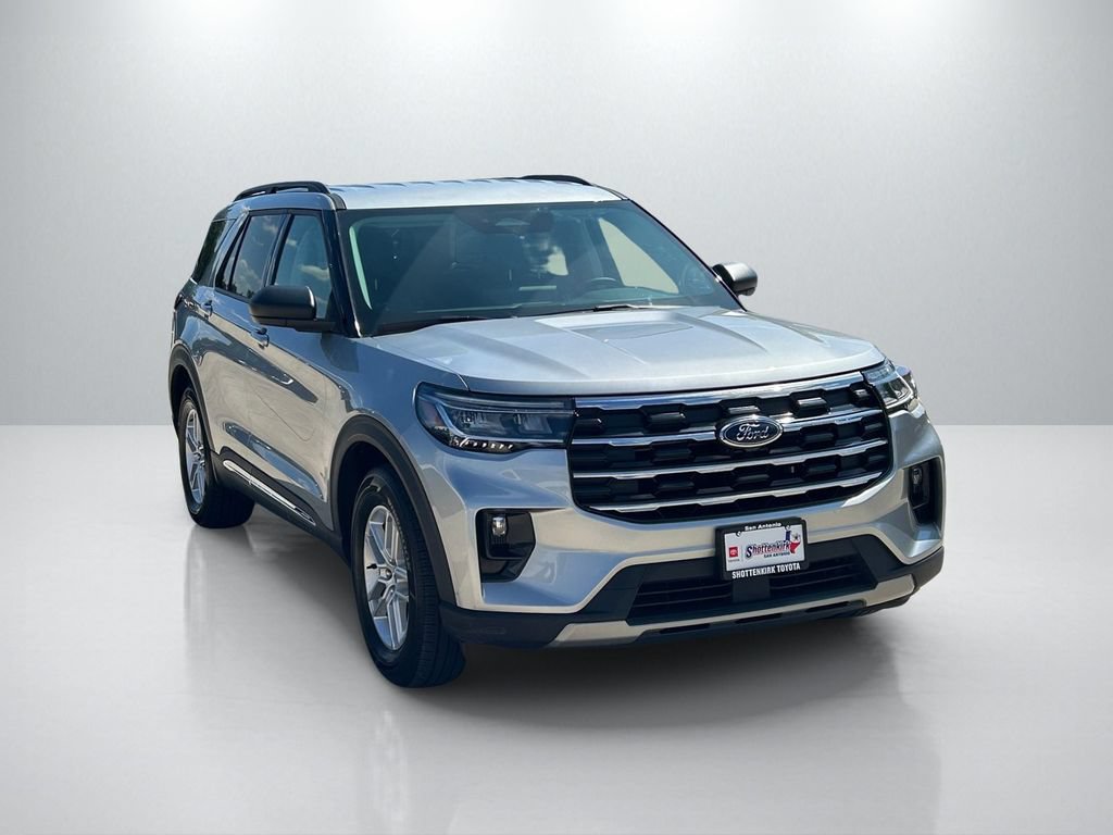 Used 2025 Ford Explorer Active w/ Active Comfort Package RWD image 3