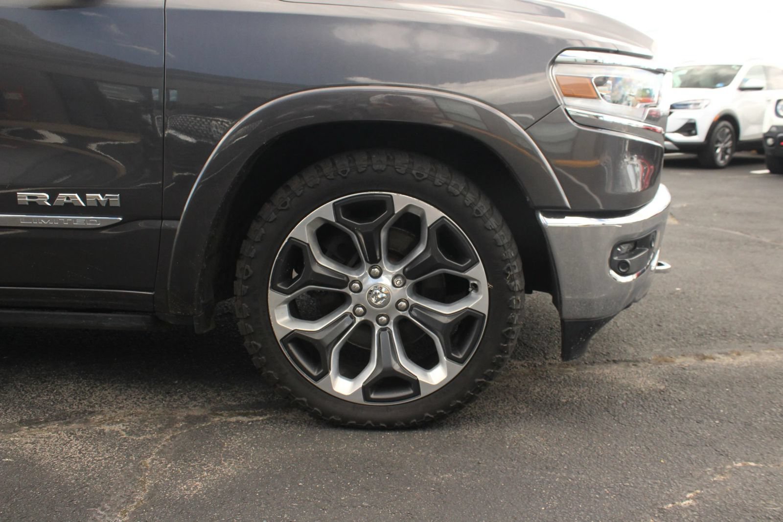 Used 2019 RAM 1500 Limited AWD/4WD image 9