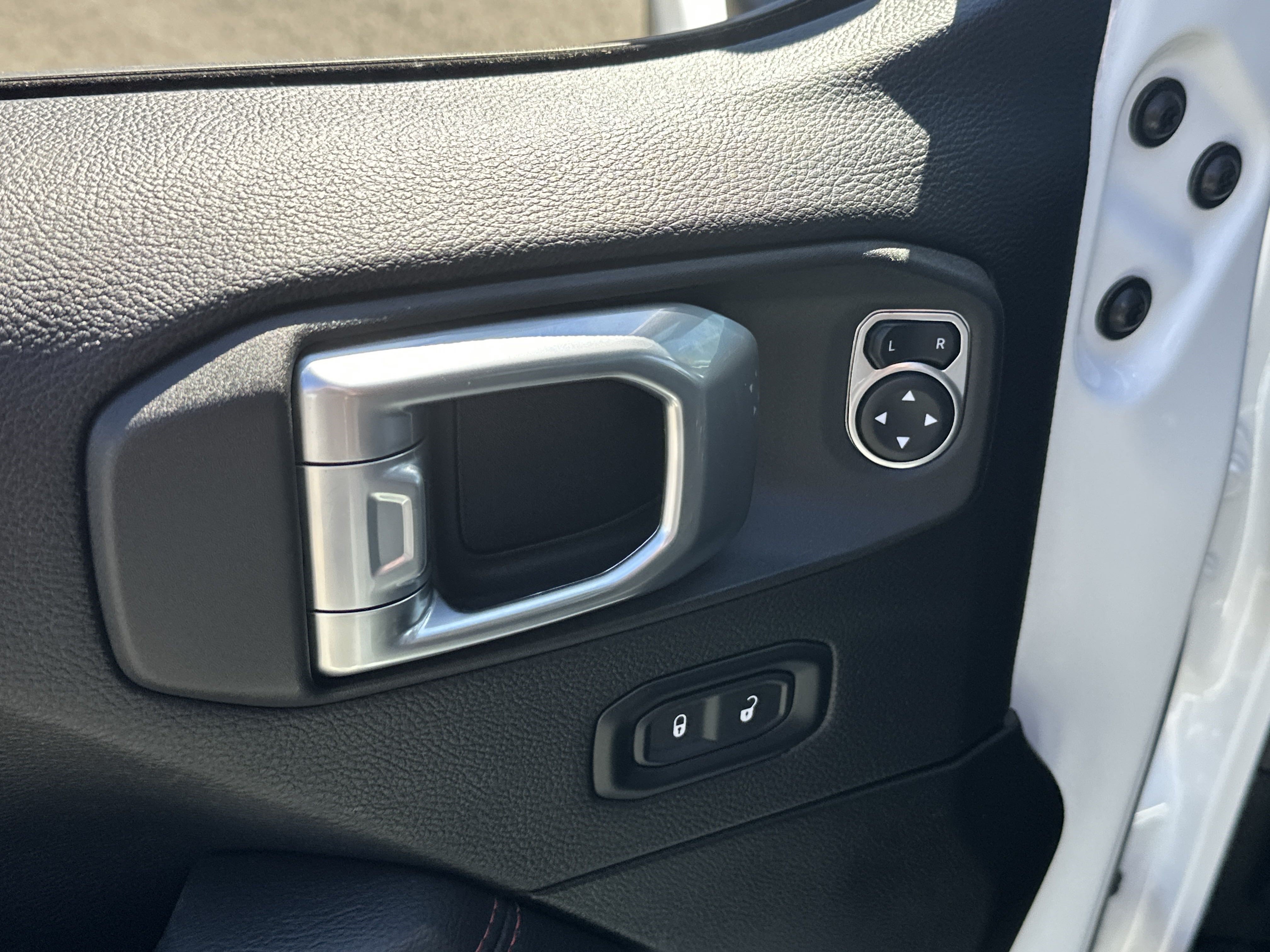 Used 2022 Jeep Gladiator Rubicon w/ LED Lighting Group AWD/4WD image 15
