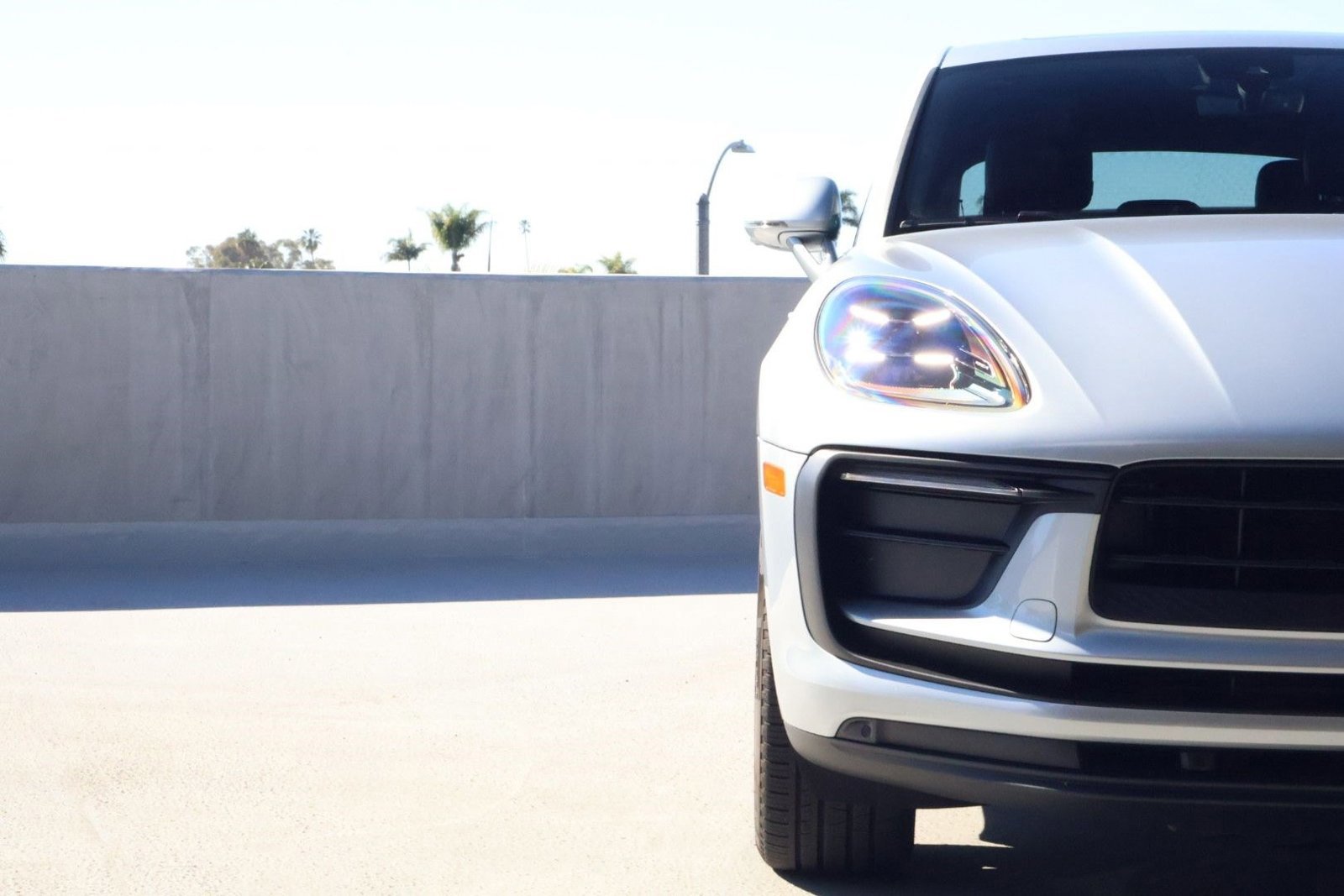 Certified 2025 Porsche Macan image 12