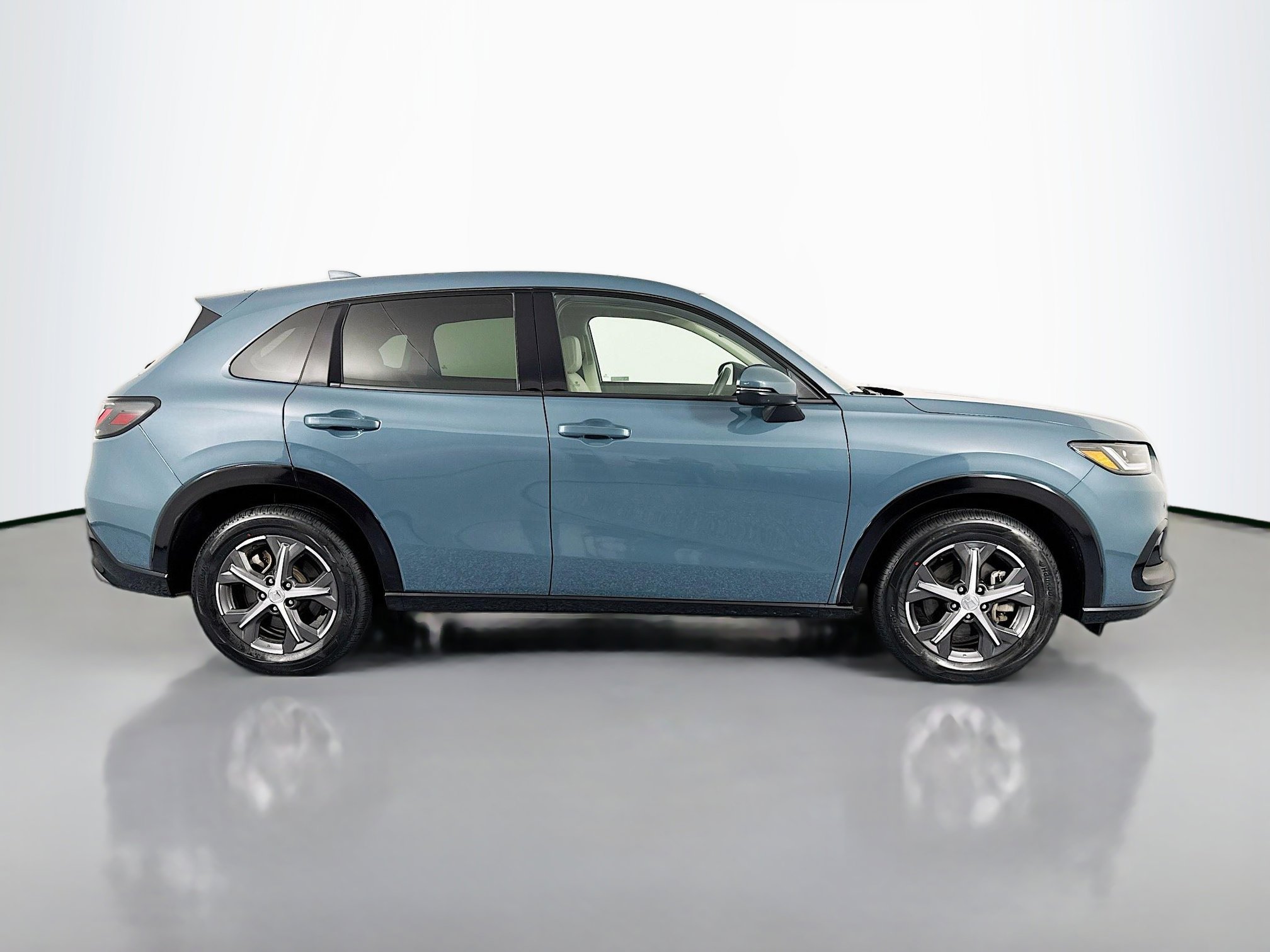 Certified 2024 Honda HR-V EX-L image 4