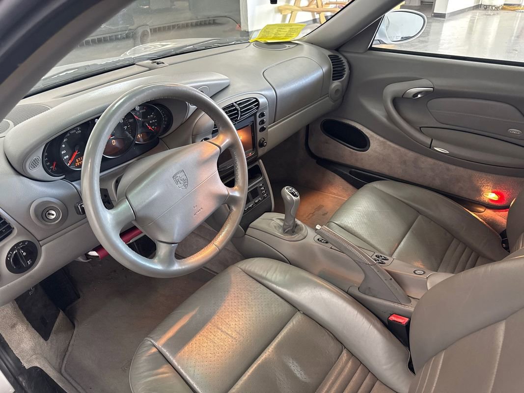 Used 2001 Porsche 911 Carrera image 8