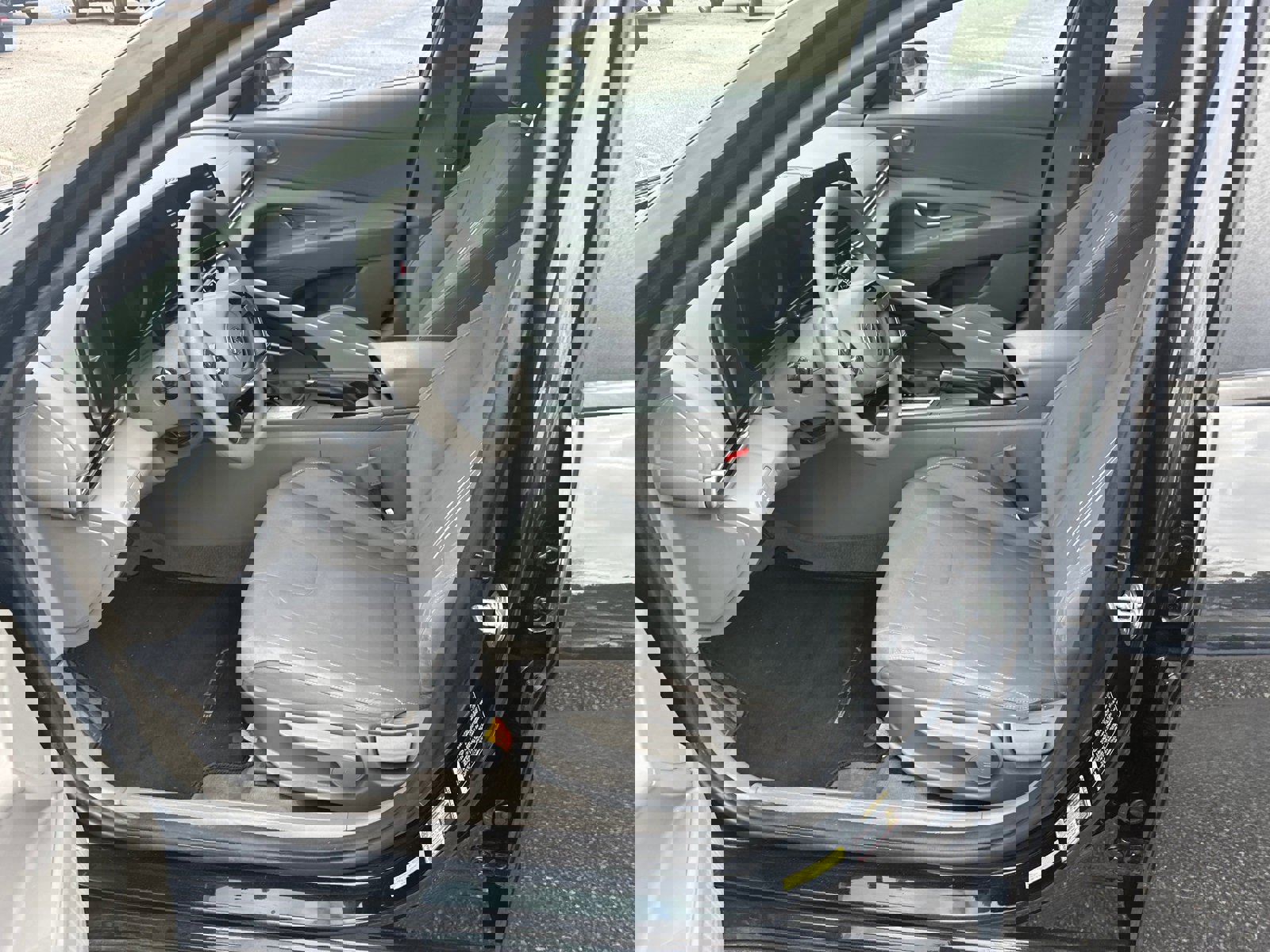 Used 2023 Hyundai Elantra SEL w/ Preferred Accessory Package image 9