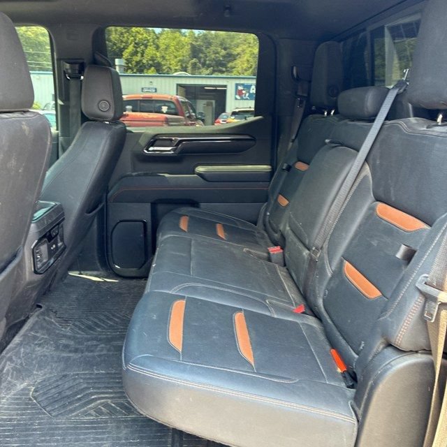 Used 2023 GMC Sierra 1500 AT4 w/ Technology Package AWD/4WD image 9