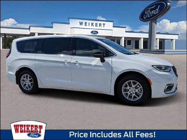 Used 2025 Chrysler Pacifica Select FWD image 1