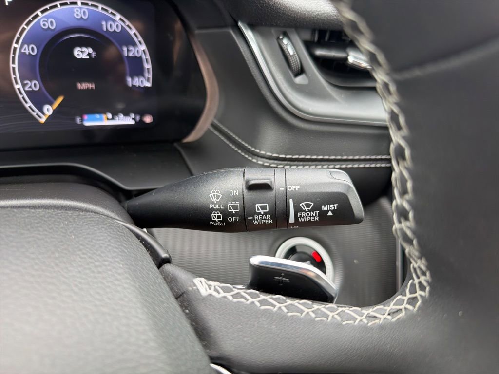 Certified 2025 Jeep Grand Cherokee Laredo AWD/4WD image 15