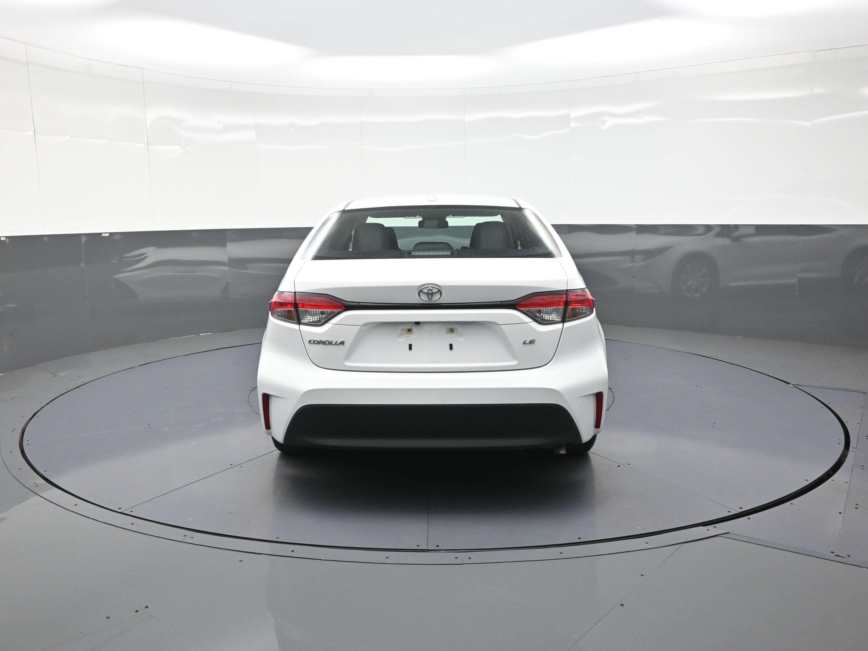 Used 2023 Toyota Corolla LE image 4