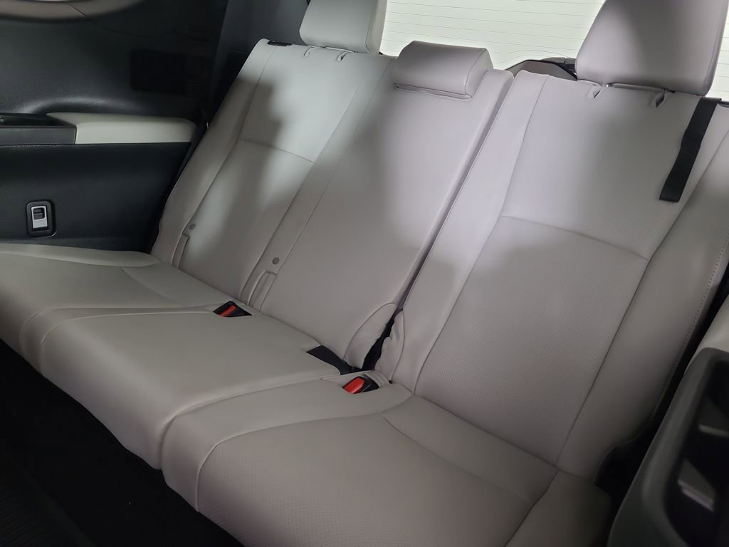 Used 2024 Toyota Grand Highlander AWD Hybrid image 18